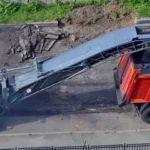 Road milling machines using heavy weight conveyors to move road debris