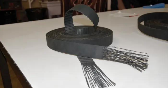 Base belts on a table
